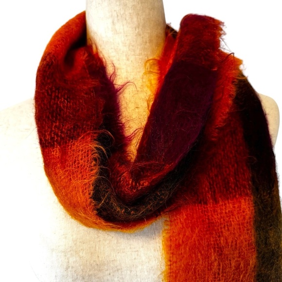 Carson Pirie Scott & Co.Plaid Scarf with Fringe Made In England mohair and wool - Picture 6 of 13